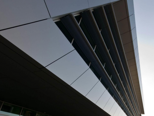 雙曲鋁單板是幕墻設(shè)計重要的一部分